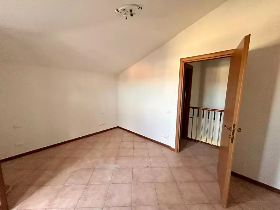 Immagine 19 di Appartamento in vendita  a Santa Croce Sull'arno