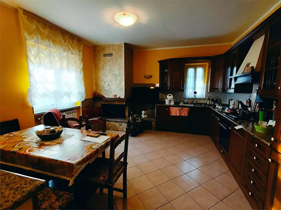 Immagine 9 di Casa semindipendente in vendita  a Ortonovo