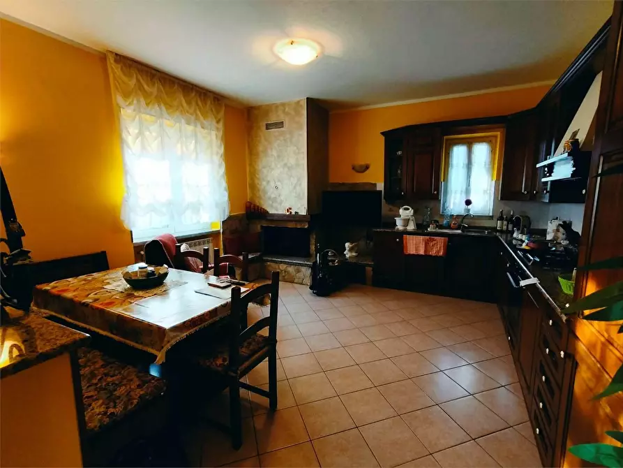 Immagine 2 di Casa semindipendente in vendita  a Ortonovo