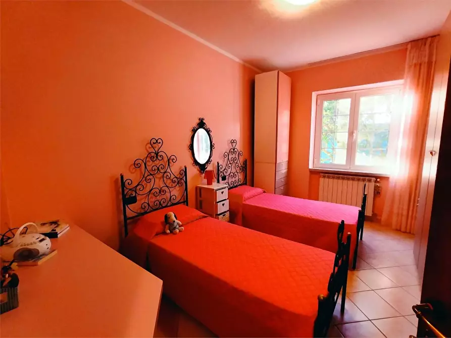 Immagine 12 di Casa semindipendente in vendita  a Ortonovo