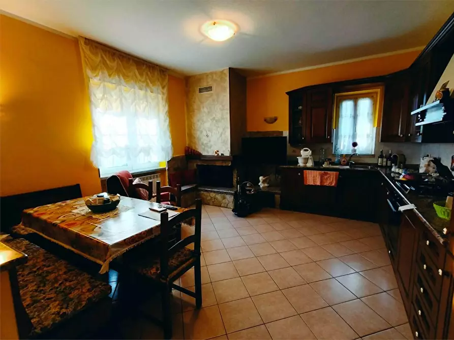 Immagine 4 di Casa semindipendente in vendita  a Ortonovo