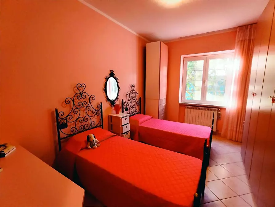 Immagine 10 di Casa semindipendente in vendita  a Ortonovo