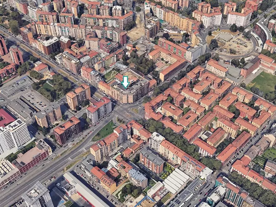 Immagine 2 di Magazzino in vendita  a Milano