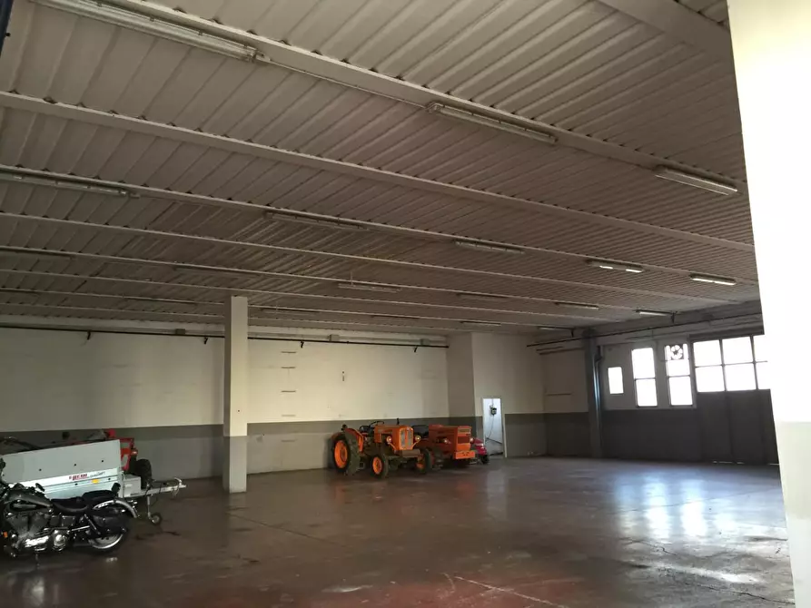 Immagine 8 di Capannone industriale in vendita  a Grosseto