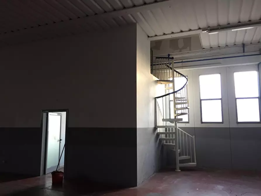 Immagine 5 di Capannone industriale in vendita  a Grosseto