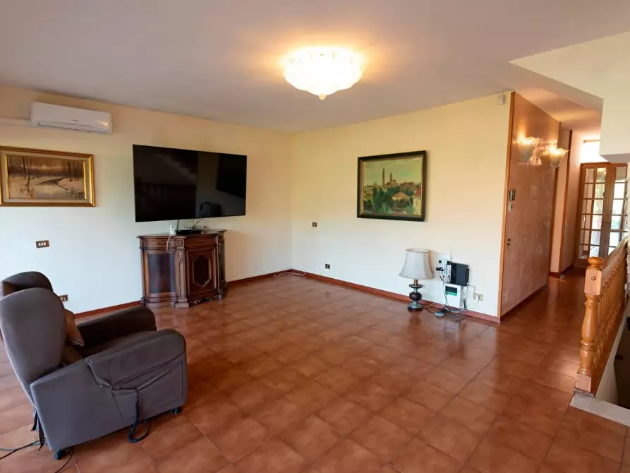 Immagine 2 di Casa semindipendente in vendita  a Ortonovo