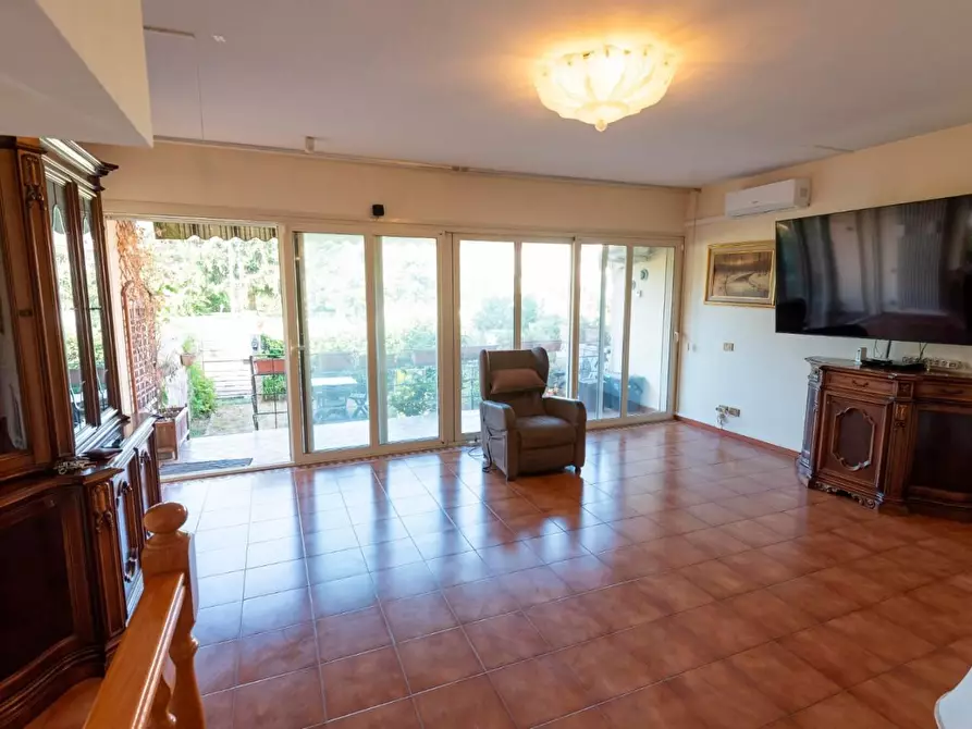 Immagine 5 di Casa semindipendente in vendita  a Ortonovo