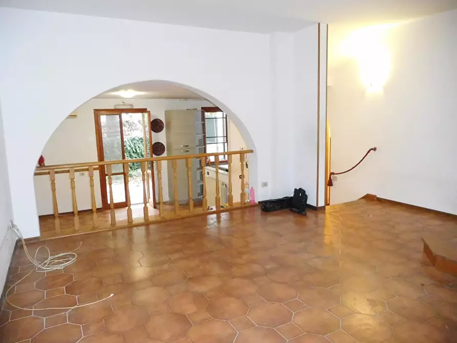 Immagine 2 di Villetta a schiera in vendita  a Pontedera