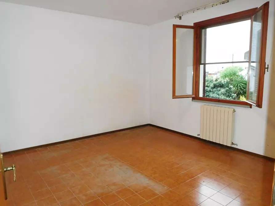 Immagine 9 di Villetta a schiera in vendita  a Pontedera