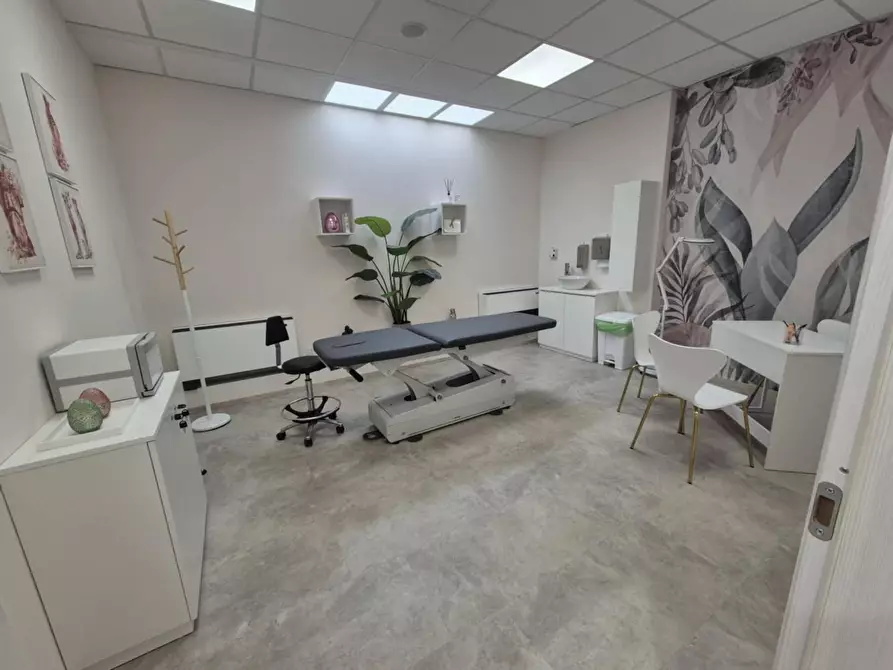 Immagine 14 di Ufficio in affitto  a Siena