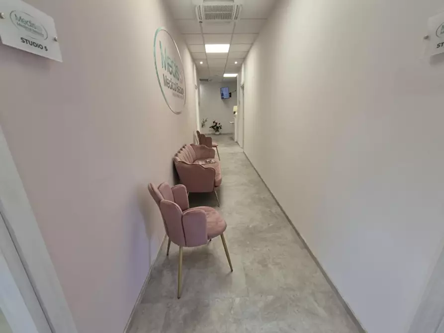 Immagine 9 di Ufficio in affitto  a Siena