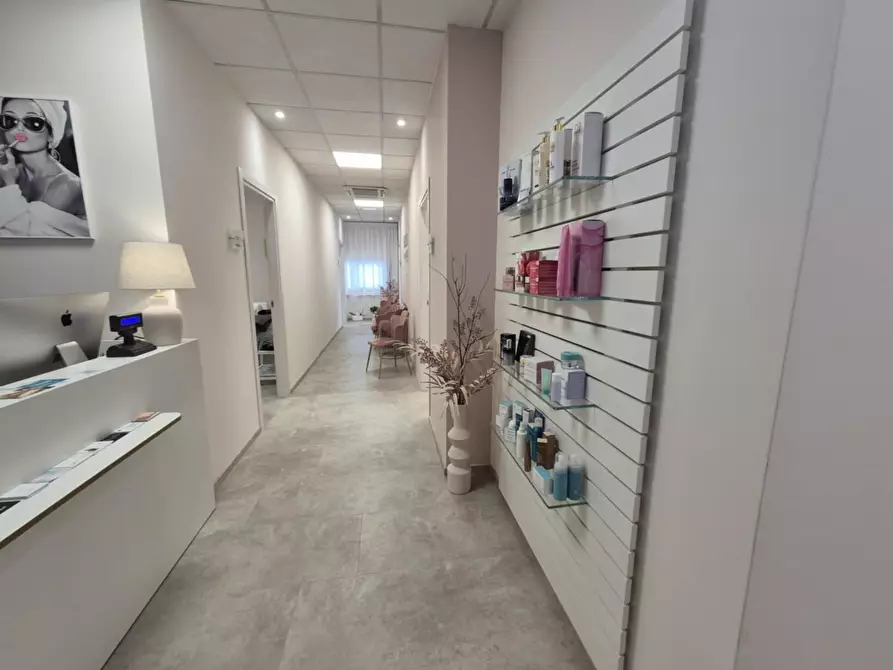 Immagine 8 di Ufficio in affitto  a Siena