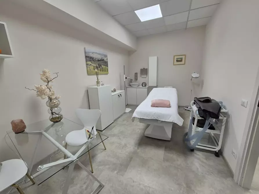 Immagine 5 di Ufficio in affitto  a Siena