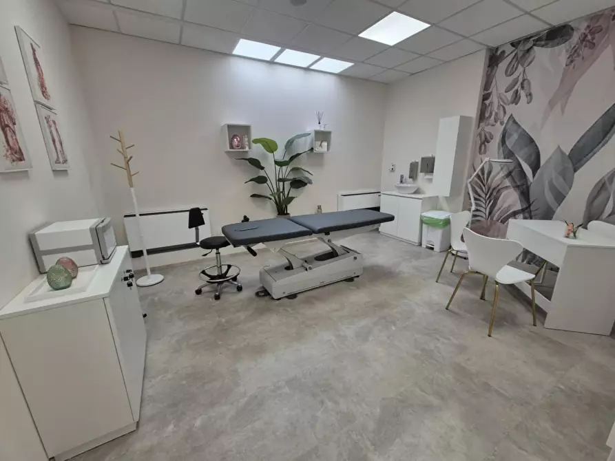 Immagine 13 di Ufficio in affitto  a Siena