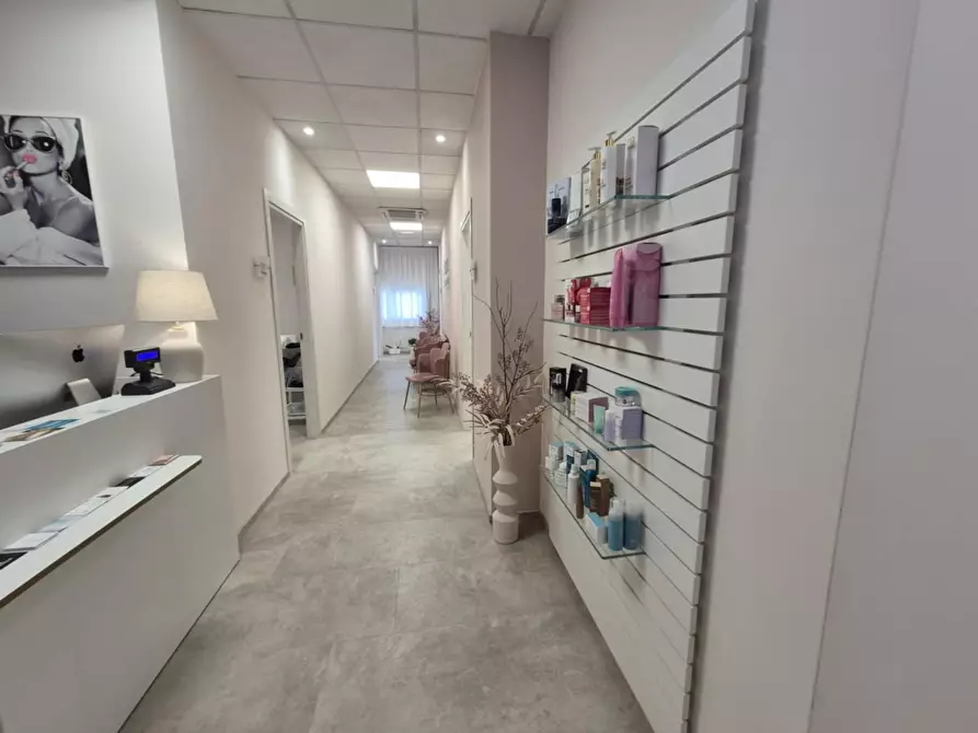 Immagine 3 di Ufficio in affitto  a Siena