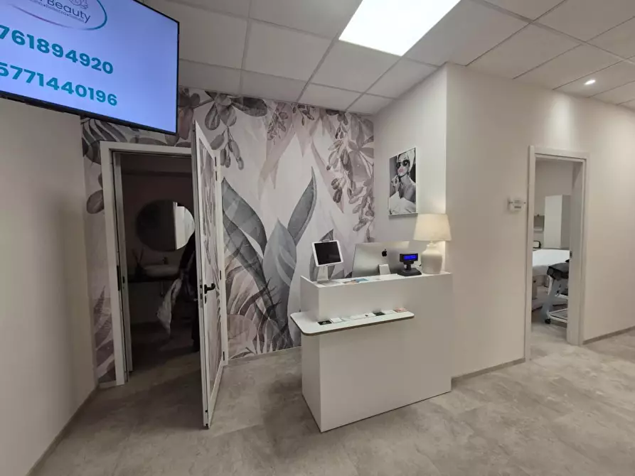 Immagine 11 di Ufficio in affitto  a Siena