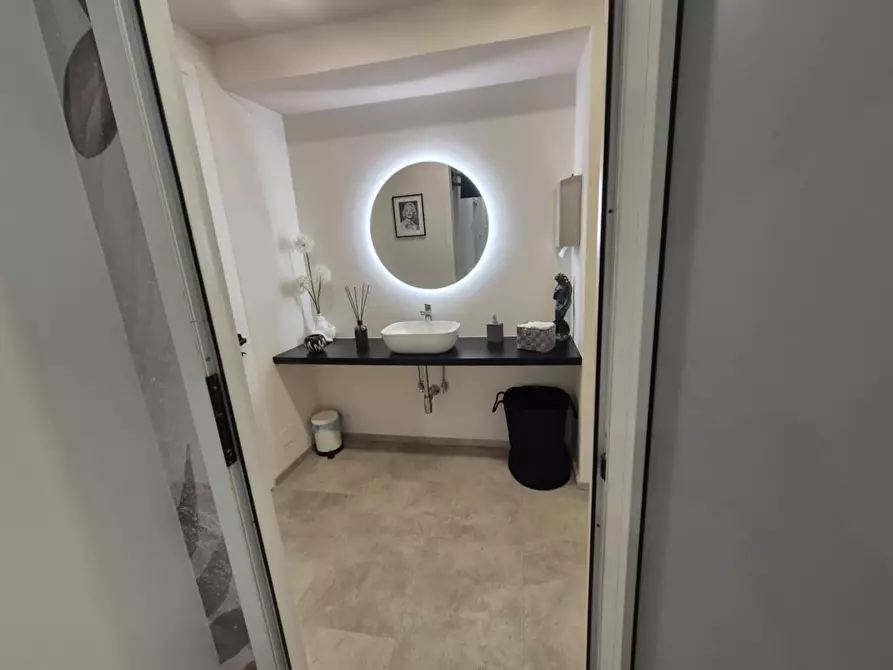 Immagine 10 di Ufficio in affitto  a Siena