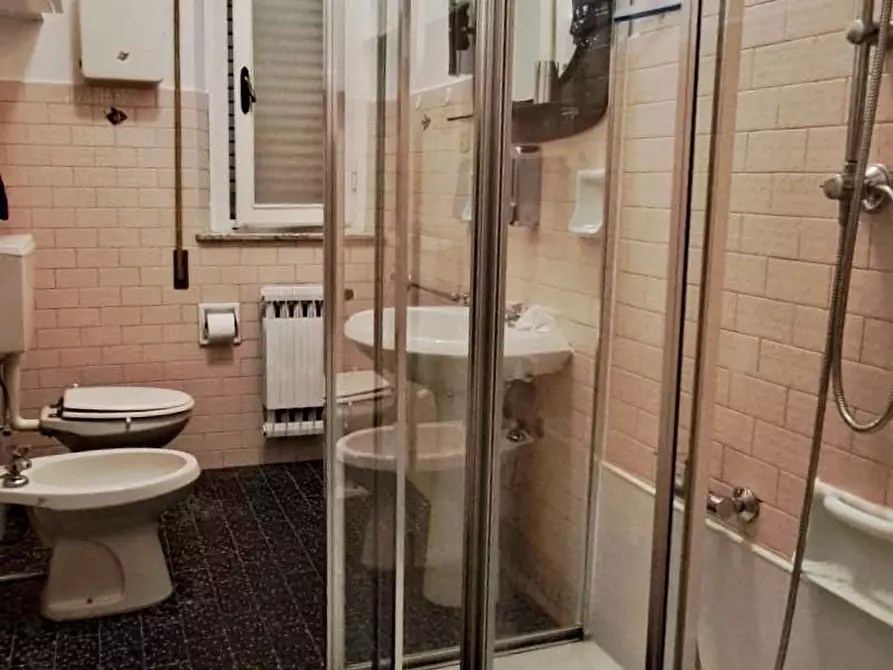 Immagine 11 di Appartamento in vendita  a Viareggio