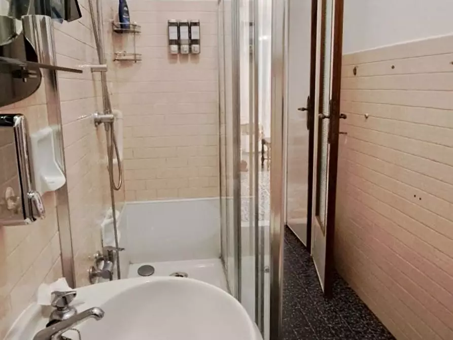 Immagine 12 di Appartamento in vendita  a Viareggio