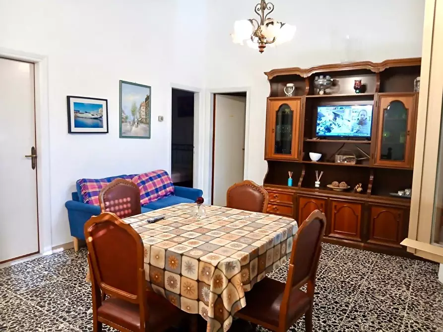 Immagine 1 di Appartamento in vendita  a Viareggio