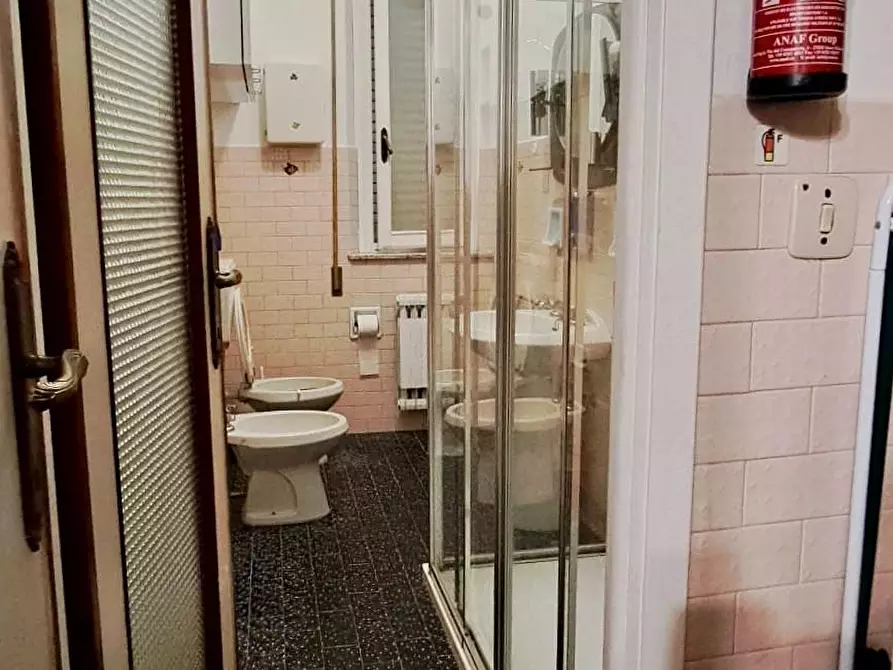 Immagine 9 di Appartamento in vendita  a Viareggio