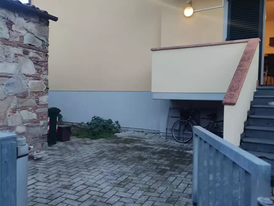 Immagine 16 di Appartamento in vendita  a Lucca