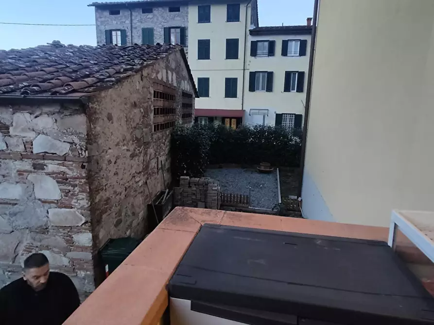 Immagine 10 di Appartamento in vendita  a Lucca