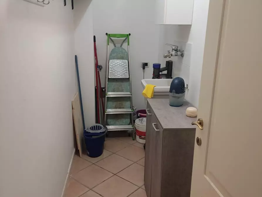 Immagine 6 di Appartamento in vendita  a Lucca