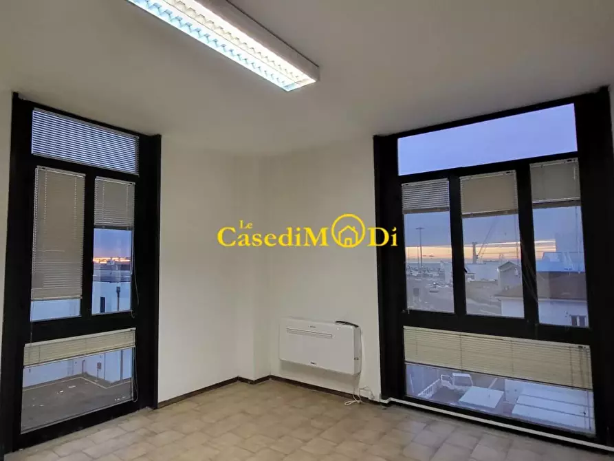 Immagine 2 di Ufficio in affitto  a Livorno