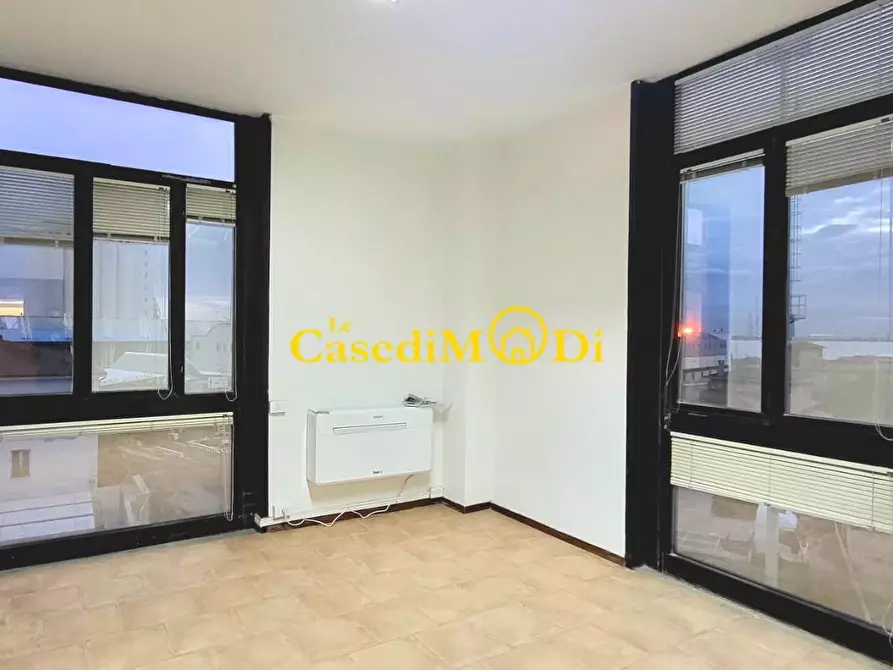 Immagine 1 di Ufficio in affitto  a Livorno