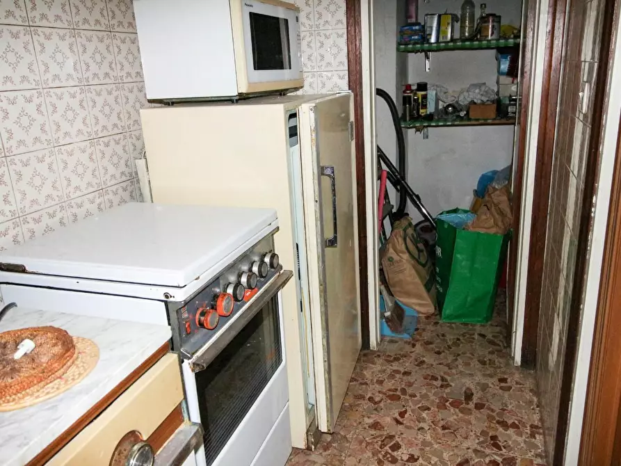 Immagine 8 di Casa colonica in vendita  a San Giuliano Terme