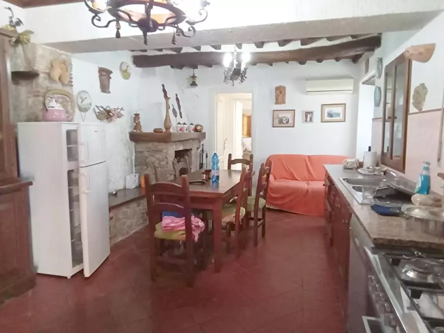 Immagine 9 di Rustico / casale in vendita  a Camaiore