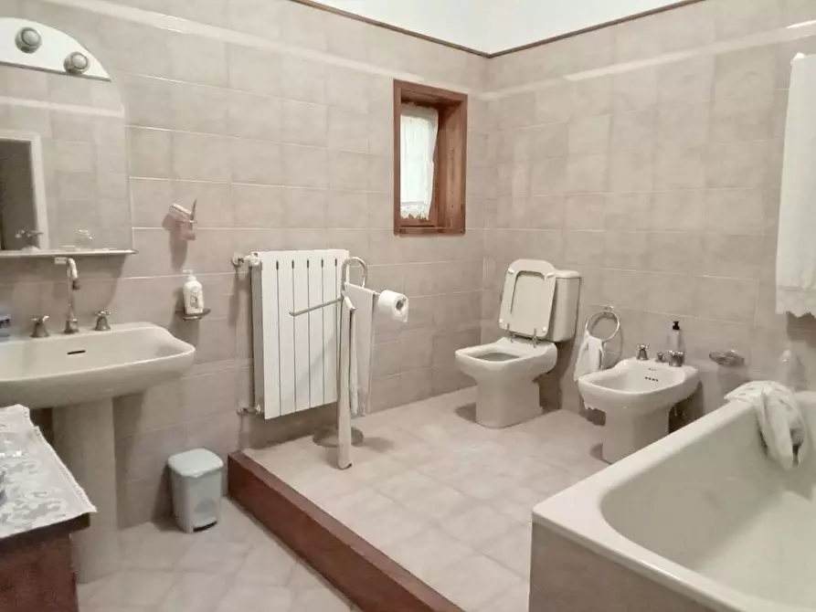 Immagine 24 di Rustico / casale in vendita  a Camaiore