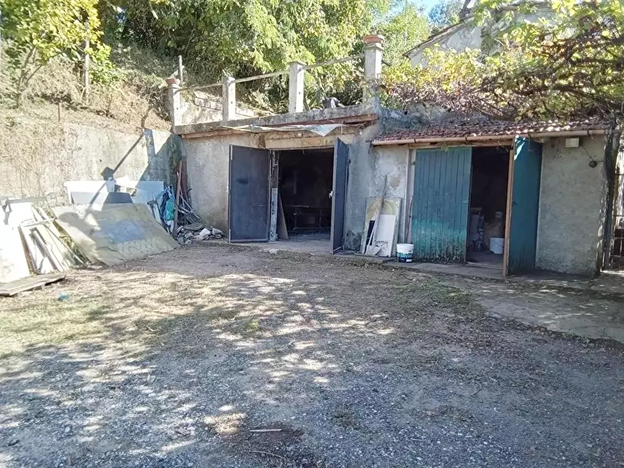 Immagine 34 di Rustico / casale in vendita  a Camaiore