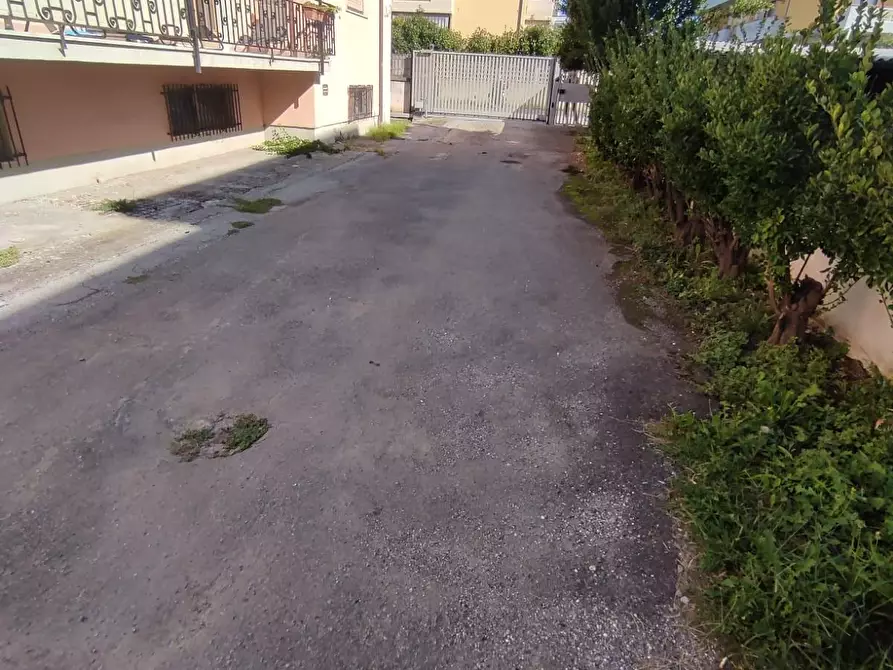 Immagine 17 di Appartamento in affitto  a Carrara