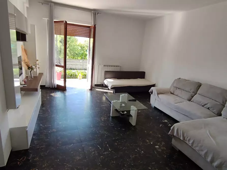 Immagine 1 di Appartamento in affitto  a Carrara