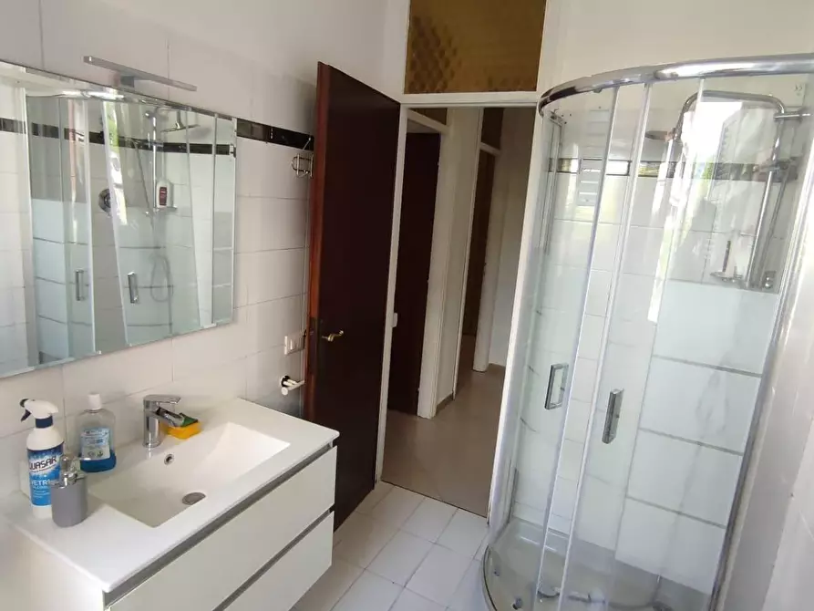 Immagine 15 di Appartamento in affitto  a Carrara