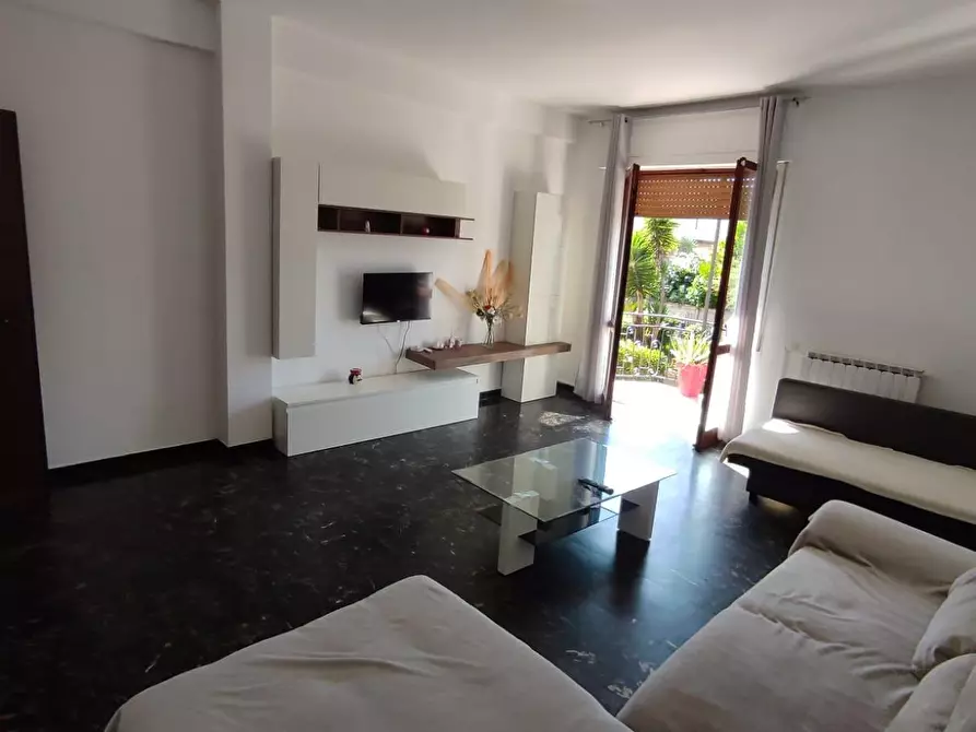 Immagine 2 di Appartamento in affitto  a Carrara