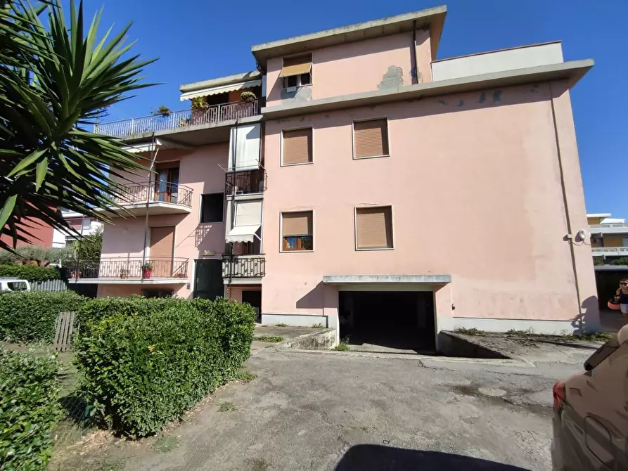 Immagine 16 di Appartamento in affitto  a Carrara