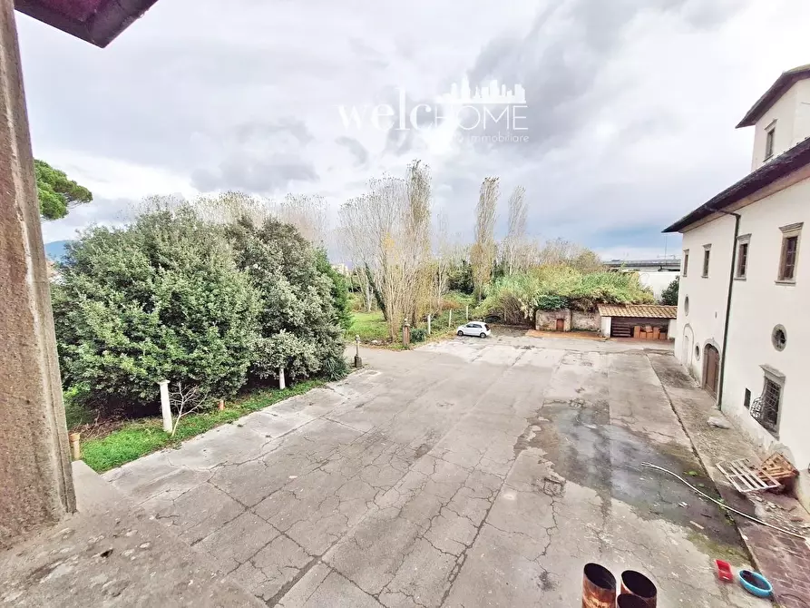 Immagine 6 di Villa in vendita  a Campi Bisenzio