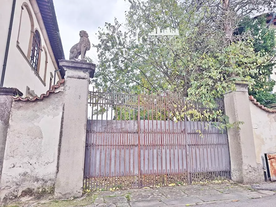 Immagine 47 di Villa in vendita  a Campi Bisenzio