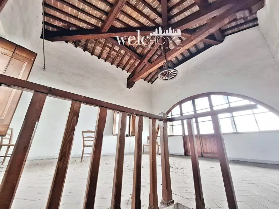 Immagine 25 di Villa in vendita  a Campi Bisenzio