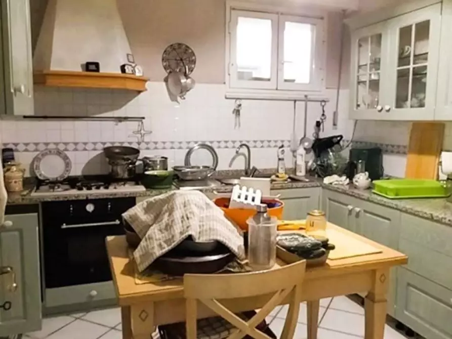 Immagine 9 di Appartamento in vendita  a Carrara