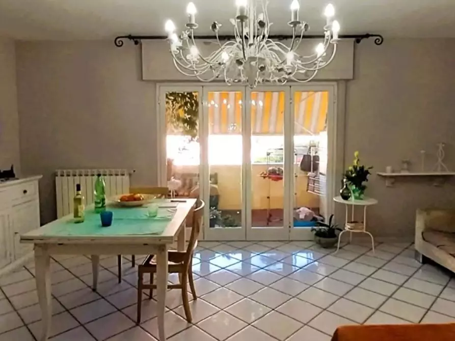 Immagine 3 di Appartamento in vendita  a Carrara