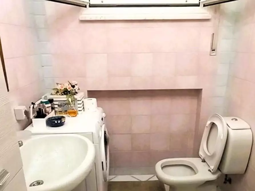 Immagine 21 di Appartamento in vendita  a Carrara