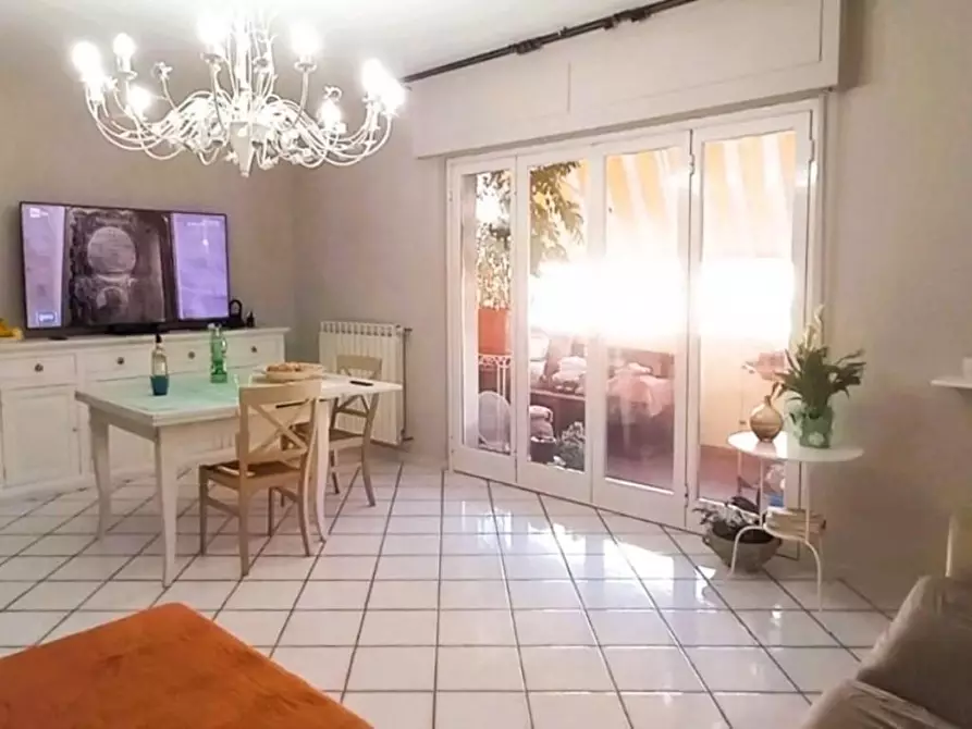 Immagine 1 di Appartamento in vendita  a Carrara