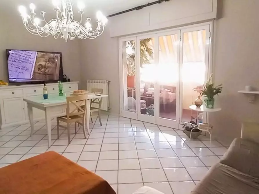 Immagine 2 di Appartamento in vendita  a Carrara