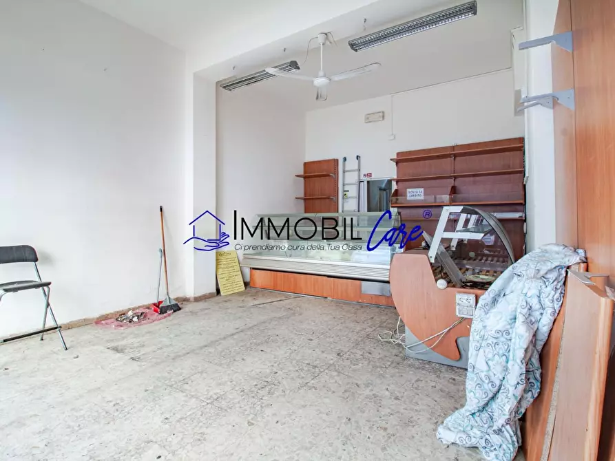 Immagine 3 di Locale commerciale in affitto  a Livorno