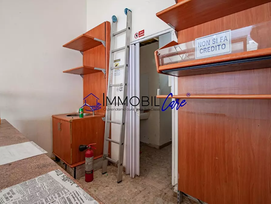 Immagine 5 di Locale commerciale in affitto  a Livorno