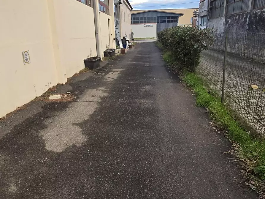 Immagine 12 di Attività artigianale in vendita  a Pontedera